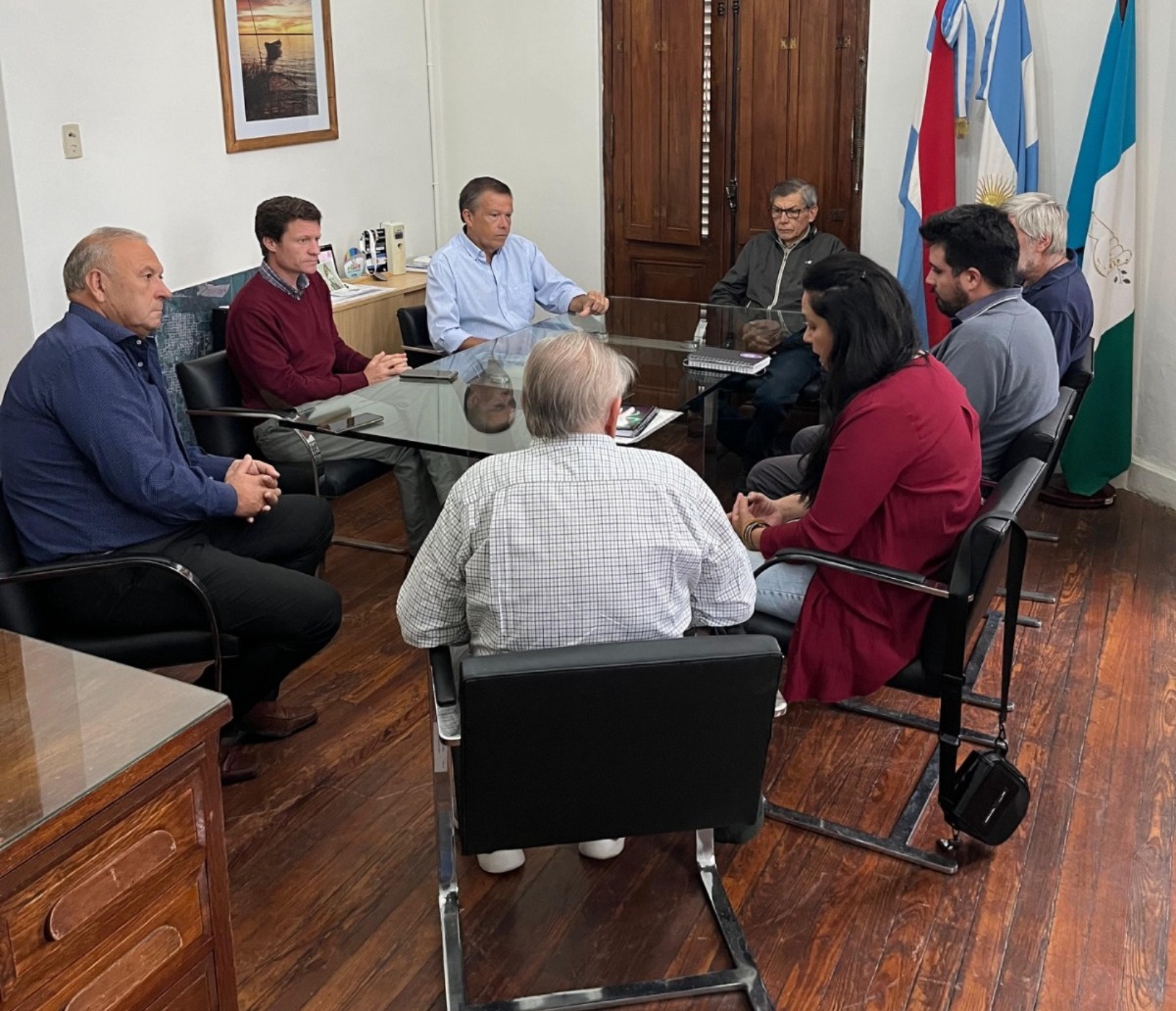 Compactaron vehículos y donaron lo recaudado al Hogar de Ancianos